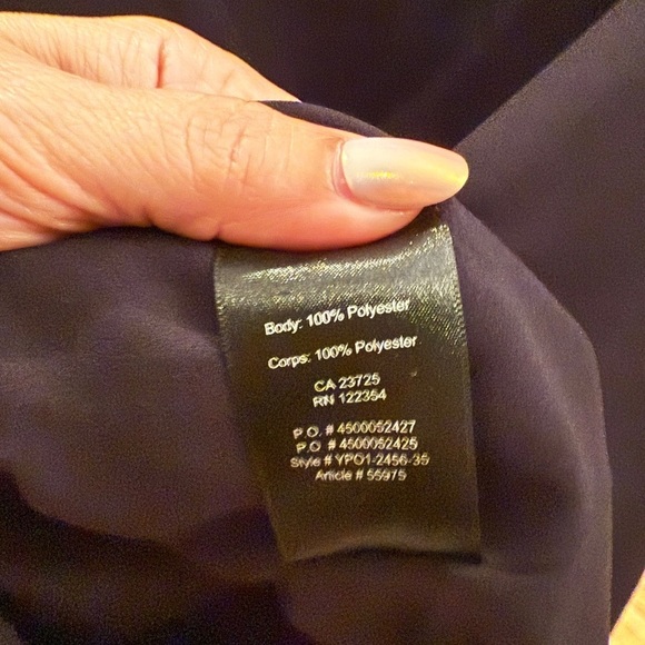 Aritzia Women’s Sleeveless V-Neck Top - Picture 5 of 6